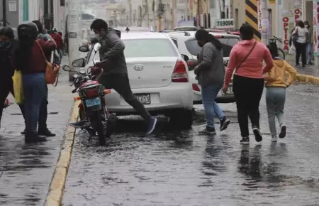 Lluvias sorprendieron a peruano esta tarde.