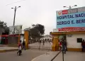 Mujer sufre desmayo en puerta de Hospital Sergio Bernales y no recibe ayuda, segn denuncia: "La han dejado"