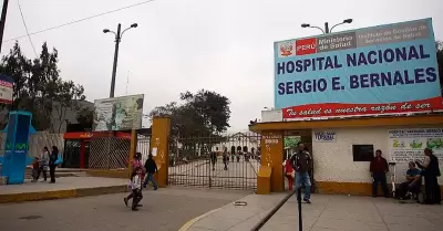 Hospital no ayud a mujer que qued inconsciente en puerta de ingreso.