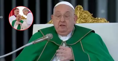 Papa Francisco interrumpi su homila por problemas respiratorios.