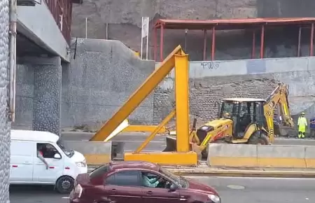 Emape denunciar a chofer que impact el puente Bajada de Baos.