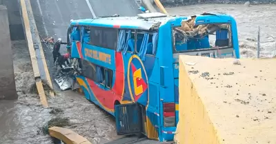 Puente que colaps y provoc cada de bus estaba en "alto riesgo".