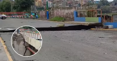 Puente colapsa en Arequipa tras intensas lluvias.