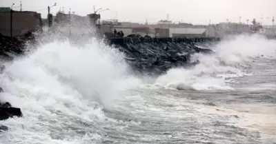 Marina de Guerra alerta oleajes anmalos en costa peruana.