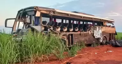 Al menos 12 estudiantes universitarios fallecieron en accidente vehicular.