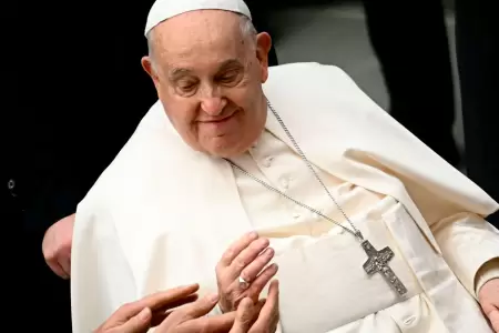 Papa Francisco fuera de peligro tras complicaciones de su salud.