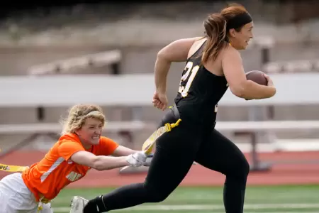 Prohben a mujeres trans en deportes femeninos.