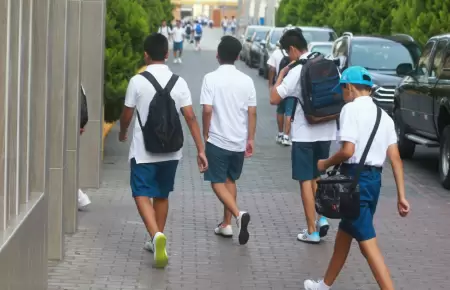 Proponen revisar mochilas a los alumnos para garantizar su seguridad.