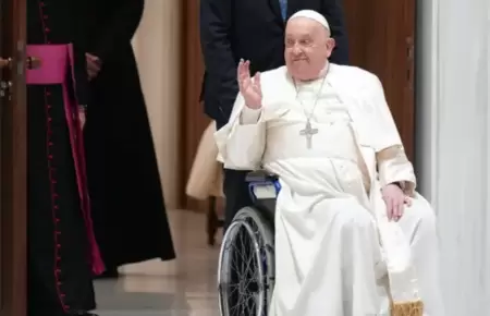 Papa Francisco "durmi bien" tras 14 das internado.