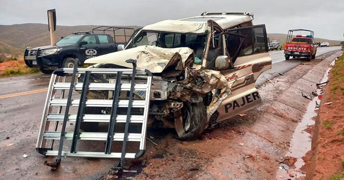 Choque entre autobús y camioneta dejó más de 10 fallecidos y decenas de heridos en Bolivia