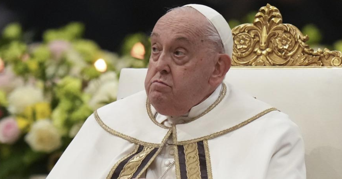 Papa Francisco "durmió toda la noche" tras episodios de insuficiencia respiratoria, afirma el Vaticano