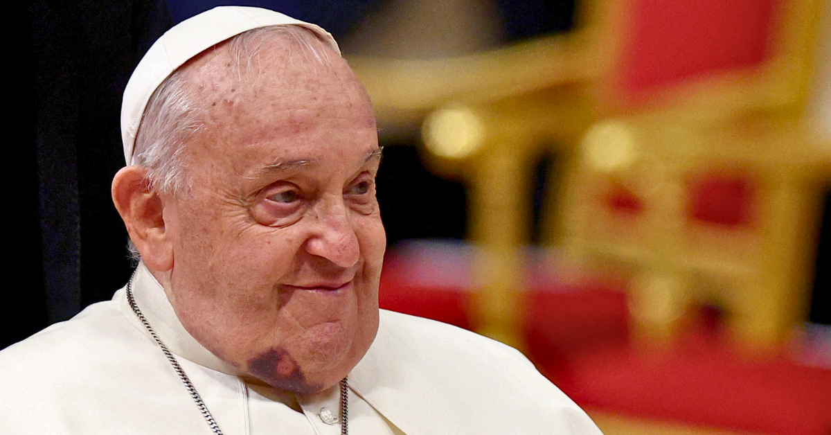 El papa Francisco tuvo "una noche tranquila" y continúa estable con tratamiento médico, indica el Vaticano