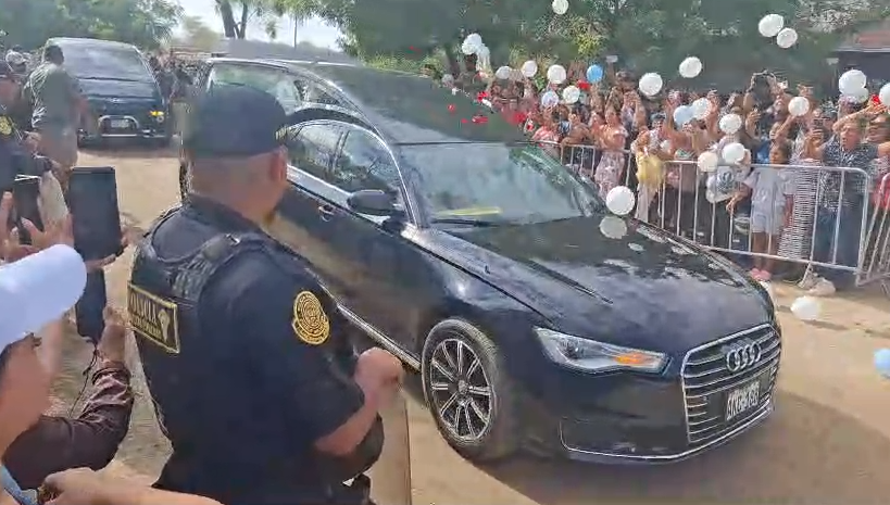 Lleg fretro con restos de Paul Flores a su vivienda en Piura.