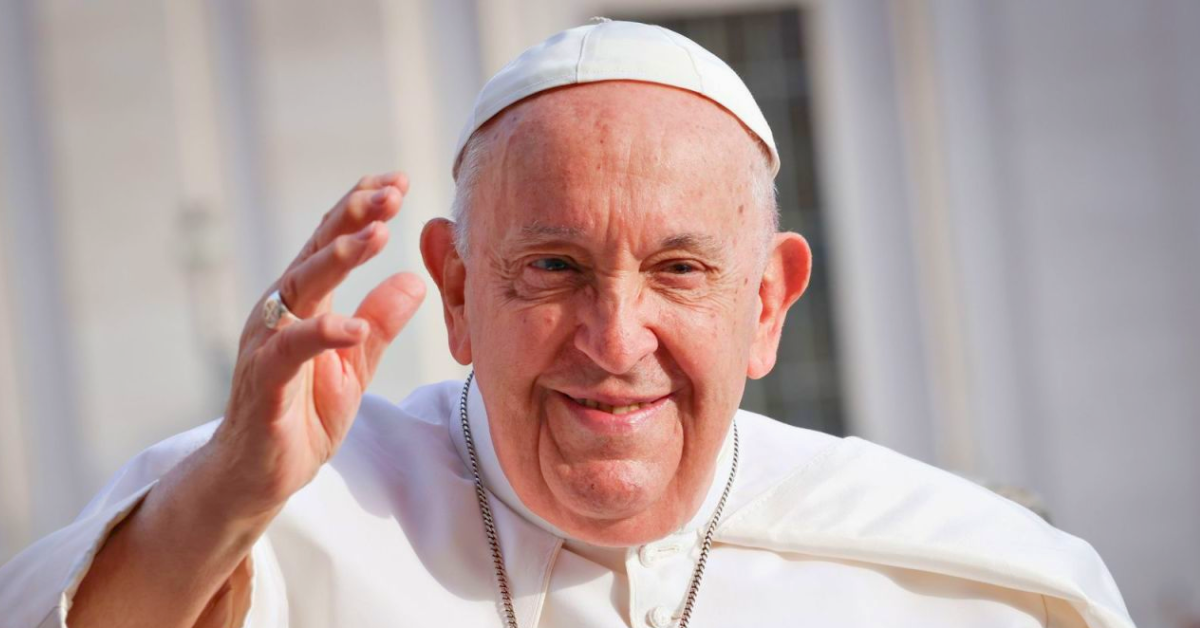 El papa Francisco ya no requiere ventilación mecánica y su infección pulmonar está controlada