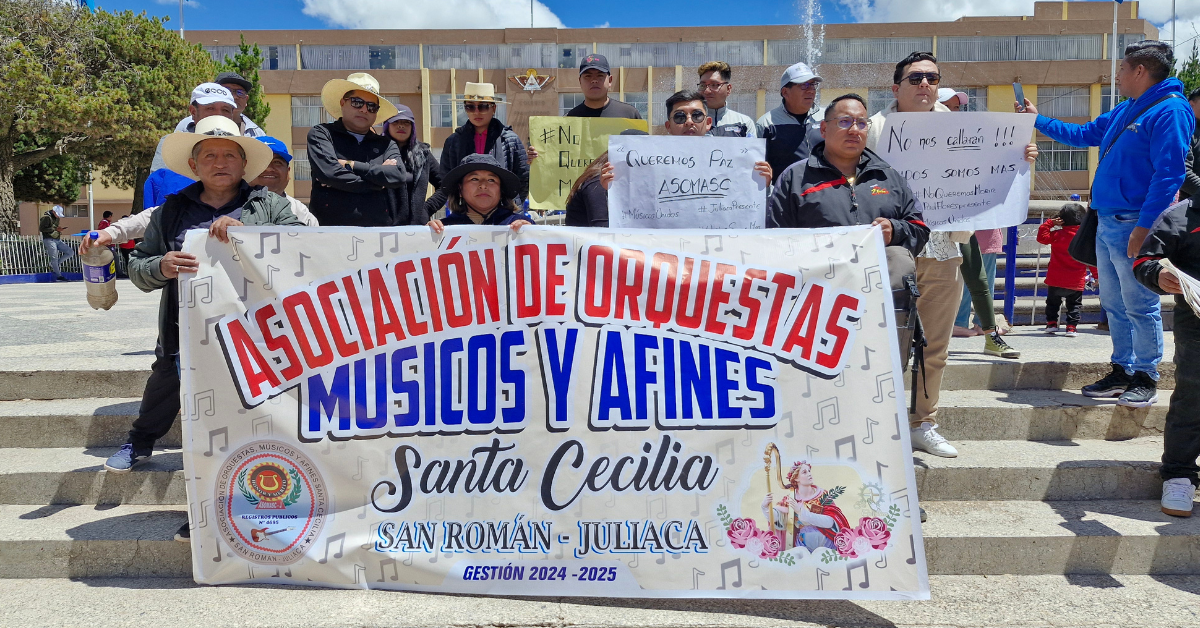 Msicos y artistas se juntaron en la Plaza de Armas de Juliaca.