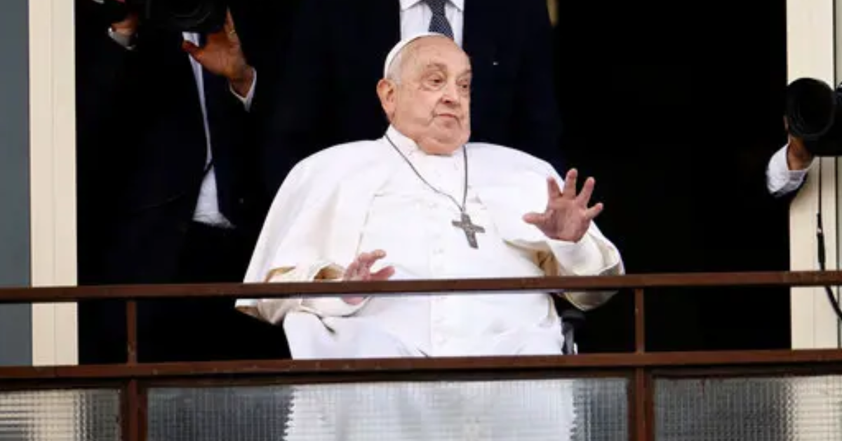 "Fue terrible": Médico de Papa Francisco afirma que se consideró suspender el tratamiento y dejarlo morir
