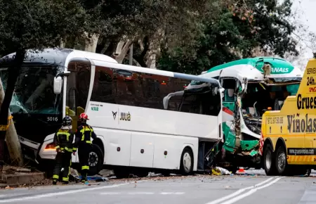 Accidente de autobuses en Barcelona dej varios heridos.