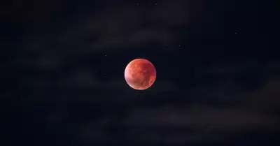 Por qu la Luna se tornar rojiza durante el eclipse lunar total?