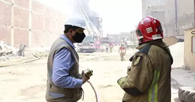 OEFA monitorea calidad del aire tras siniestro en Barrios Altos.