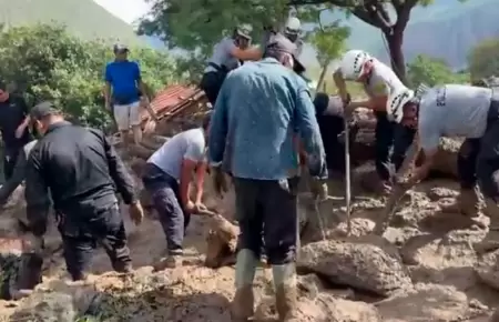 Tres fallecidos tras quedar sepultados en huaico en Yauyos.