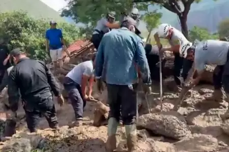 Tres fallecidos tras quedar sepultados en huaico en Yauyos.