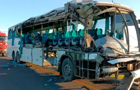 Accidente de trnsito dej al menos 10 fallecidos en Sudfrica.