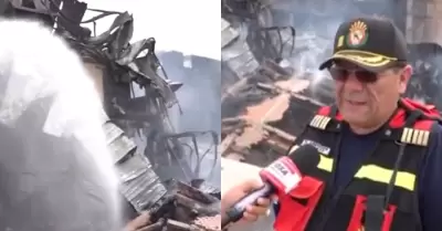 Comandante de bomberos evaluaran estrategia para contener el incendio.