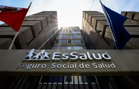 Designan a Segundo Acho como nuevo presidente ejecutivo de EsSalud.