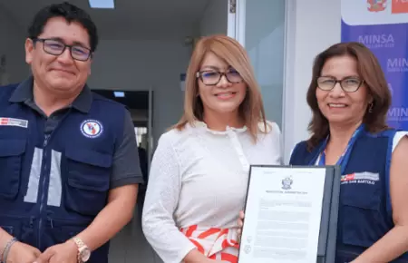 Entrega reconocimiento al Centro Materno Infantil San Bartolo