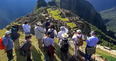 Periodista brasilea revel la presencia de coimas en la Maravilla del Mundo.