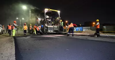 Colocacin de nueva carpeta asfltica en la avenida Morales Durez.