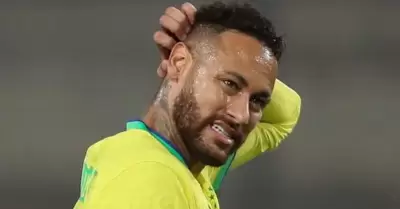 Neymar volvi a lesionarse jugando por Santos.