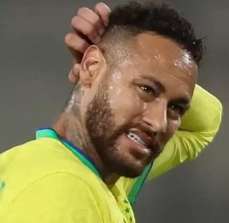 Neymar volvi� a lesionarse y peligra su presencia en el Mundial.