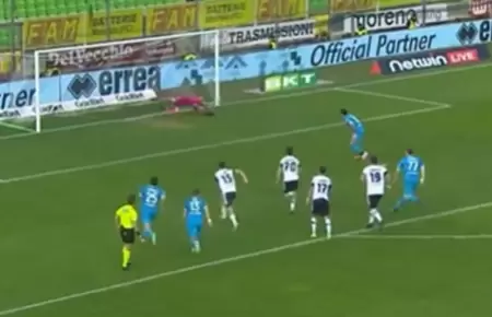 Gianluca Lapadula fall penal con Spezia.