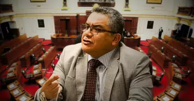 Congreso aprueba mocin de censura contra Juan Jos Santivez.