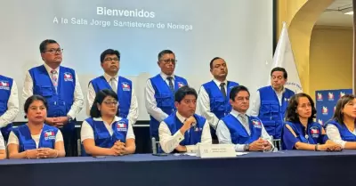 Defensor del Pueblo en conferencia de prensa.