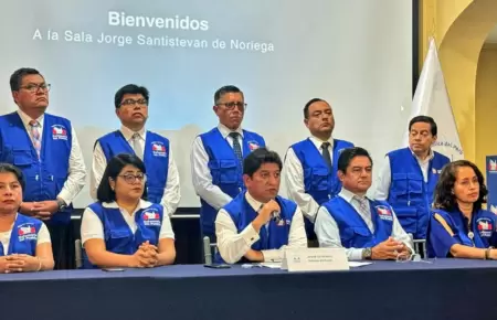 Defensor del Pueblo en conferencia de prensa.