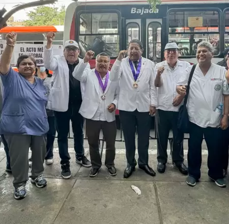 Mdicos anuncian huelga.