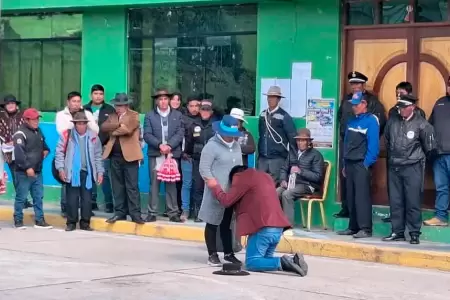 Alcalde de Huacullani pide perdn a su esposa.