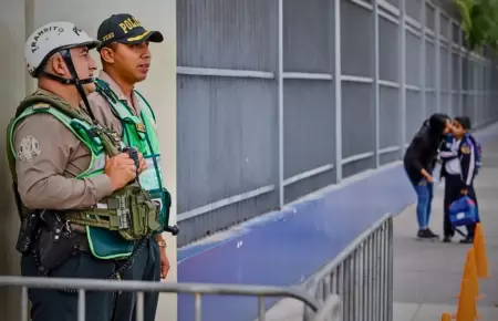 Agentes policial en los colegios