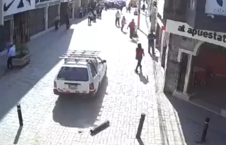 Conductor invade va peatonal en Chiclayo.