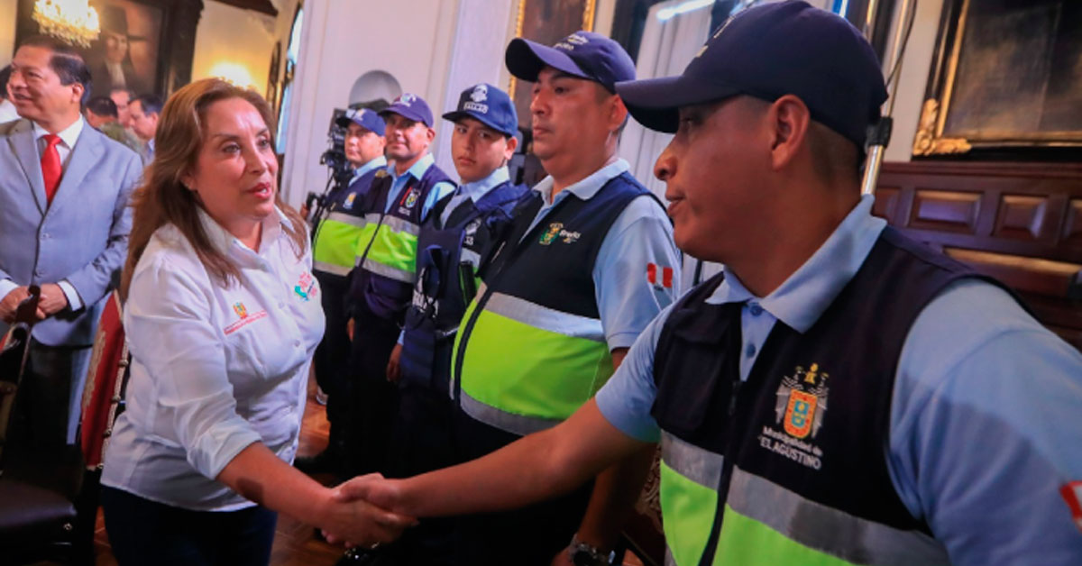 Gobierno de Dina Boluarte firma ley que busca fortalecer labor del sereno municipal