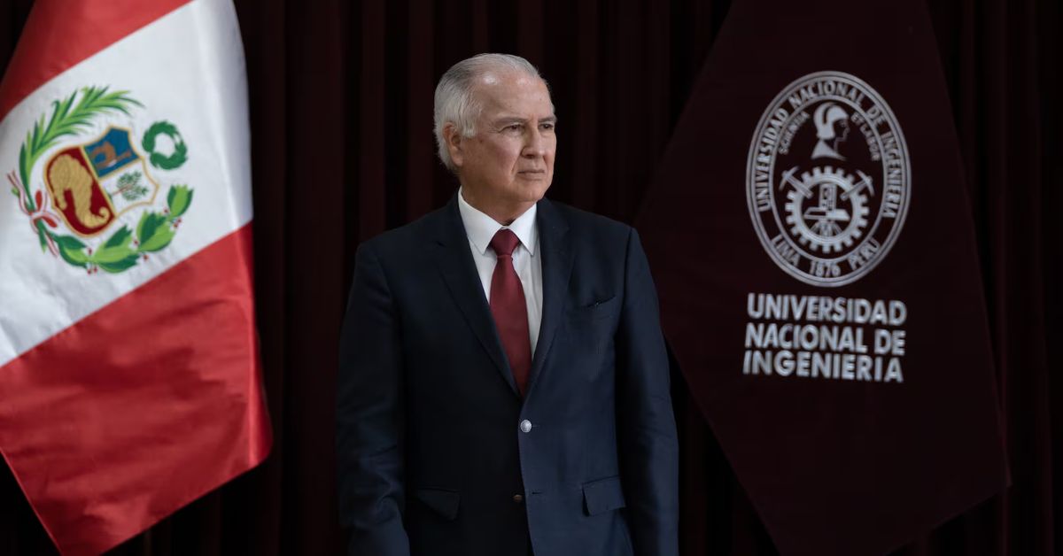 Alfonso López Chau renuncia al rectorado de la UNI en medio de posible candidatura a la Presidencia