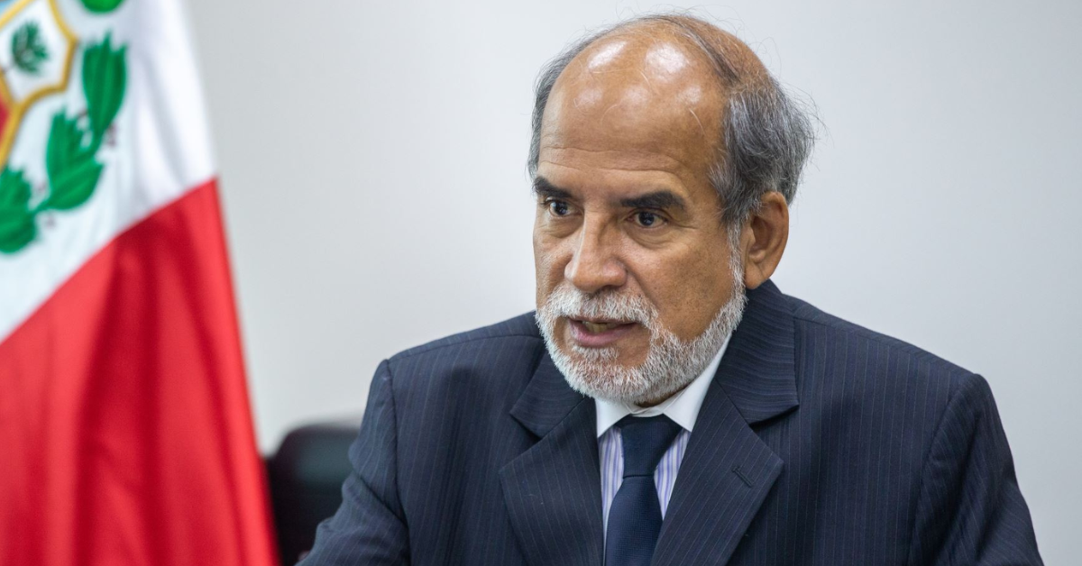 Ejecutivo formaliza salida de Javier Llaque de la jefatura del INPE tras fuga en Lurigancho