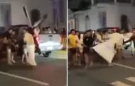 Escenificacin del Va Crucis se sale de control: "Jess" pierde la paciencia y patea a joven que lo molestaba
