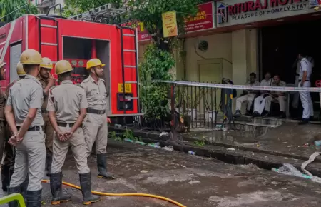 Incendio en hotel de India deja al menos 15 muertos.