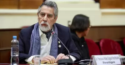 Parlamento no logró inhabilitar al expresidente Francisco Sagasti.