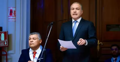 Congreso no logró inhabilitar a Salvador Del Solar.