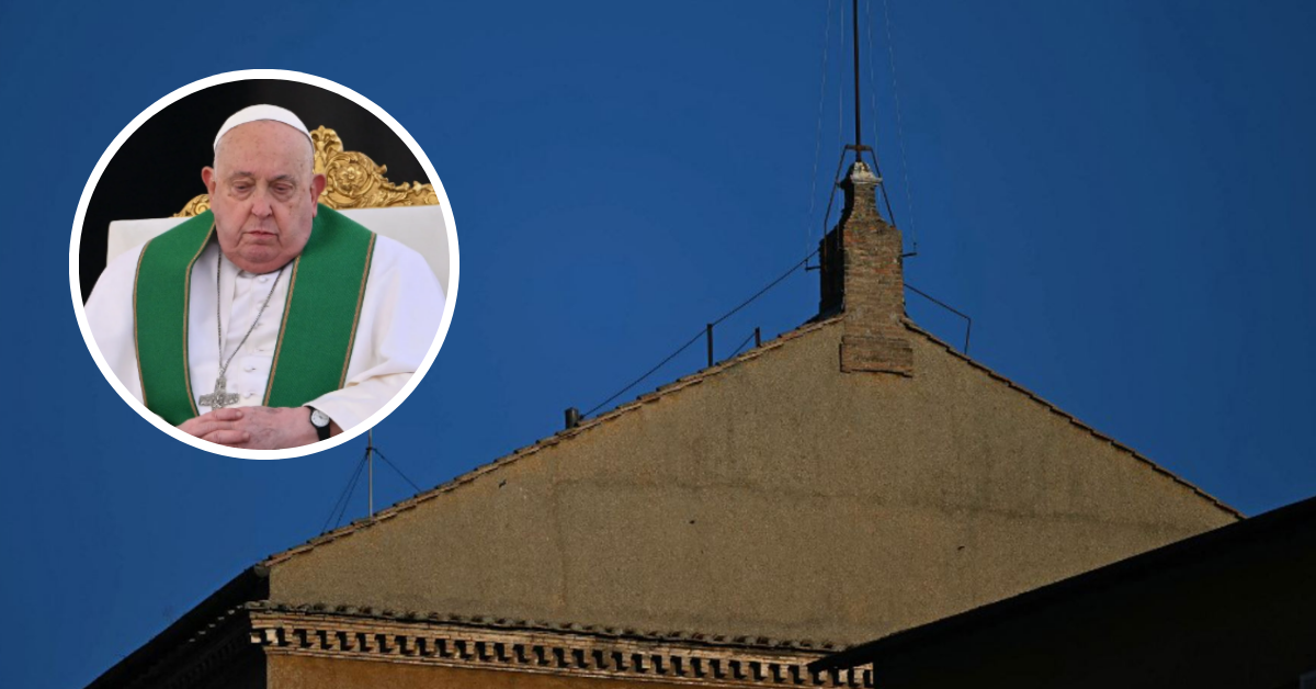 Cónclave 2025: Instalan chimenea que anunciará al sucesor del Papa Francisco en las próximas semanas