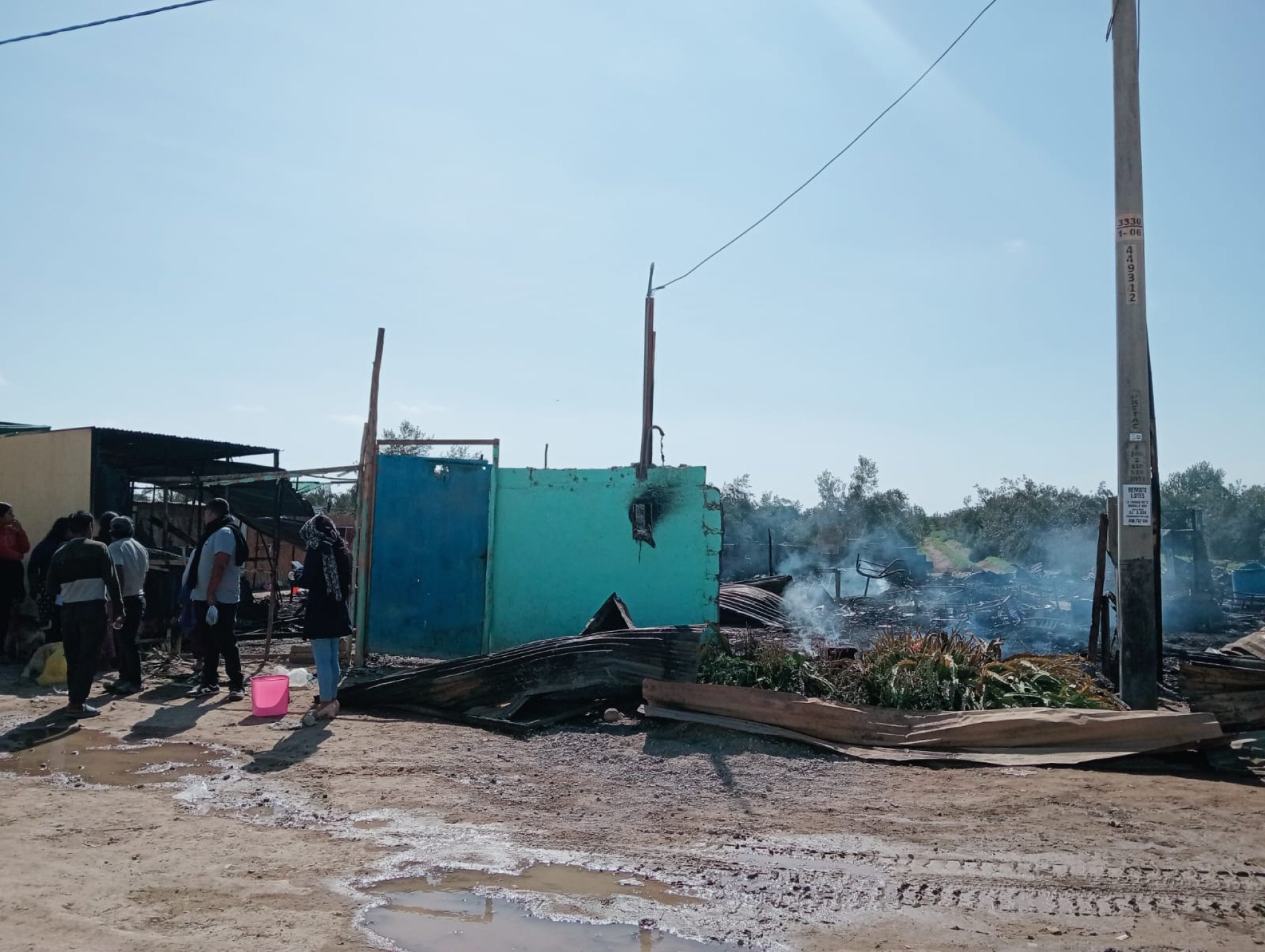 Voraz incendio en La Yarada Los Palos